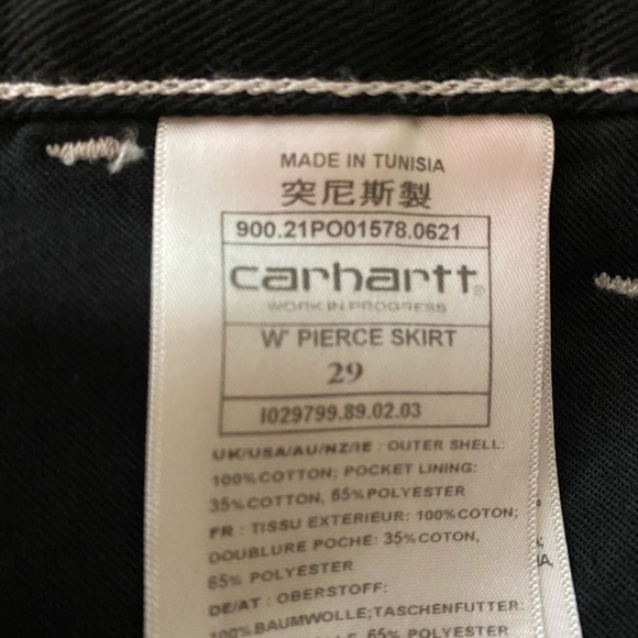 Carhartt black denim skirt, high waist, raw hem. 4 pockets plus 2 on the side. - Picture 4 of 6